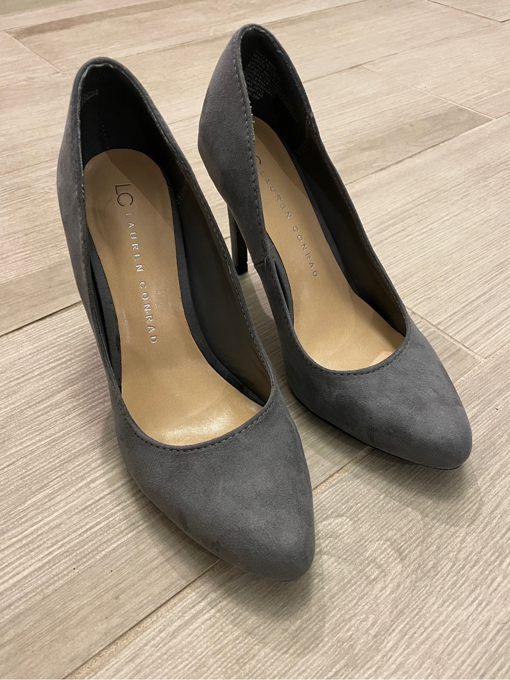 LC Lauren Conrad Blossom Gray Suede Almond Toe Pumps 4 inch size 6